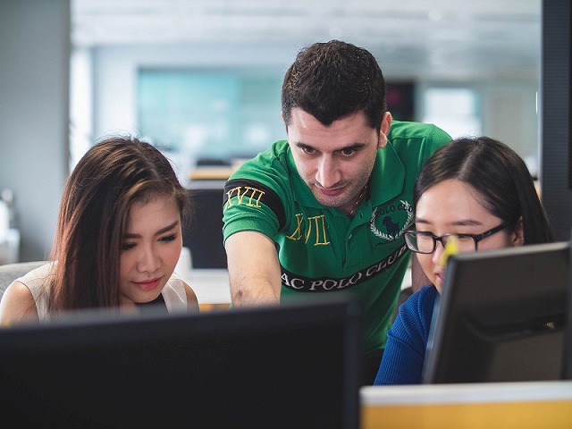 20代フリーターで、スキルアップしてから正社員を目指す際のポイント(ルート3) ハローワークの「職業訓練」を活用する ITエンジニアを目指す人は、「エンジニアスクール」がおすすめ