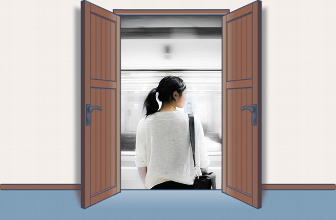 転職活動中の40代女性イメージ