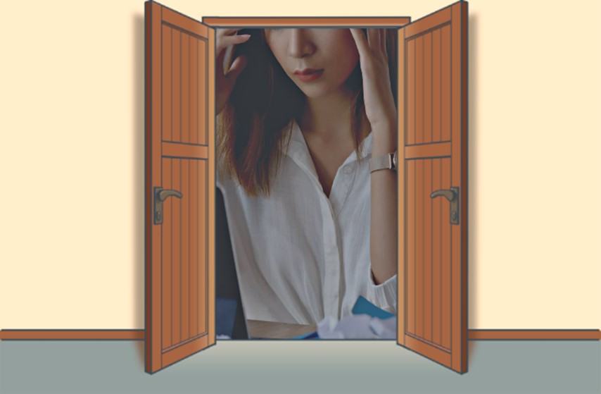 イメージ図:仕事に疲れている30代女性