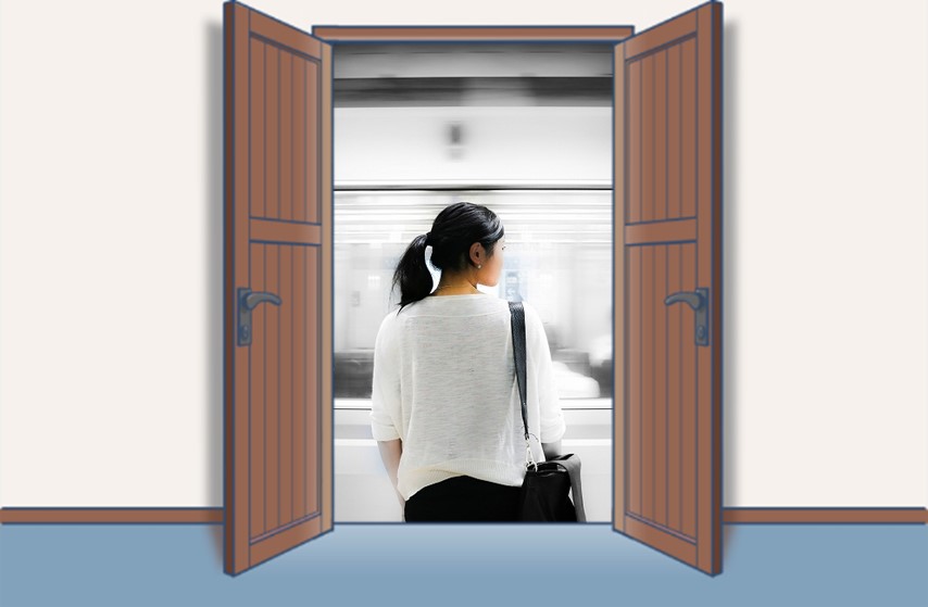 転職活動をする30代女性イメージ
