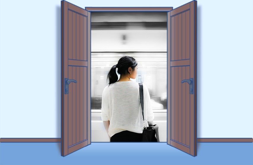 イメージ図:転職活動中の30代女性。