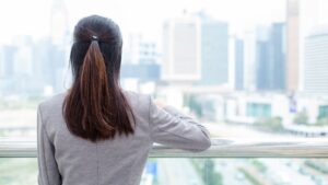 正社員への転職を目指す女性
